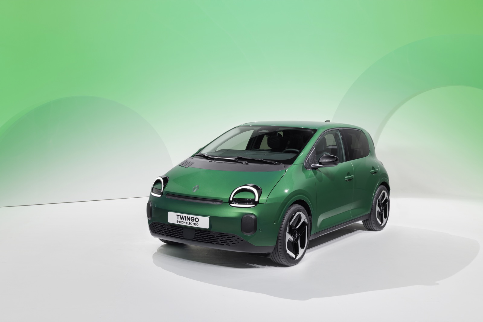 Renault Twingo E-Tech electric exterior in green