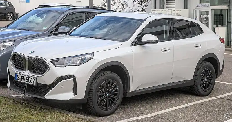 BMW i5 xDrive40 electric executive sedan exterior