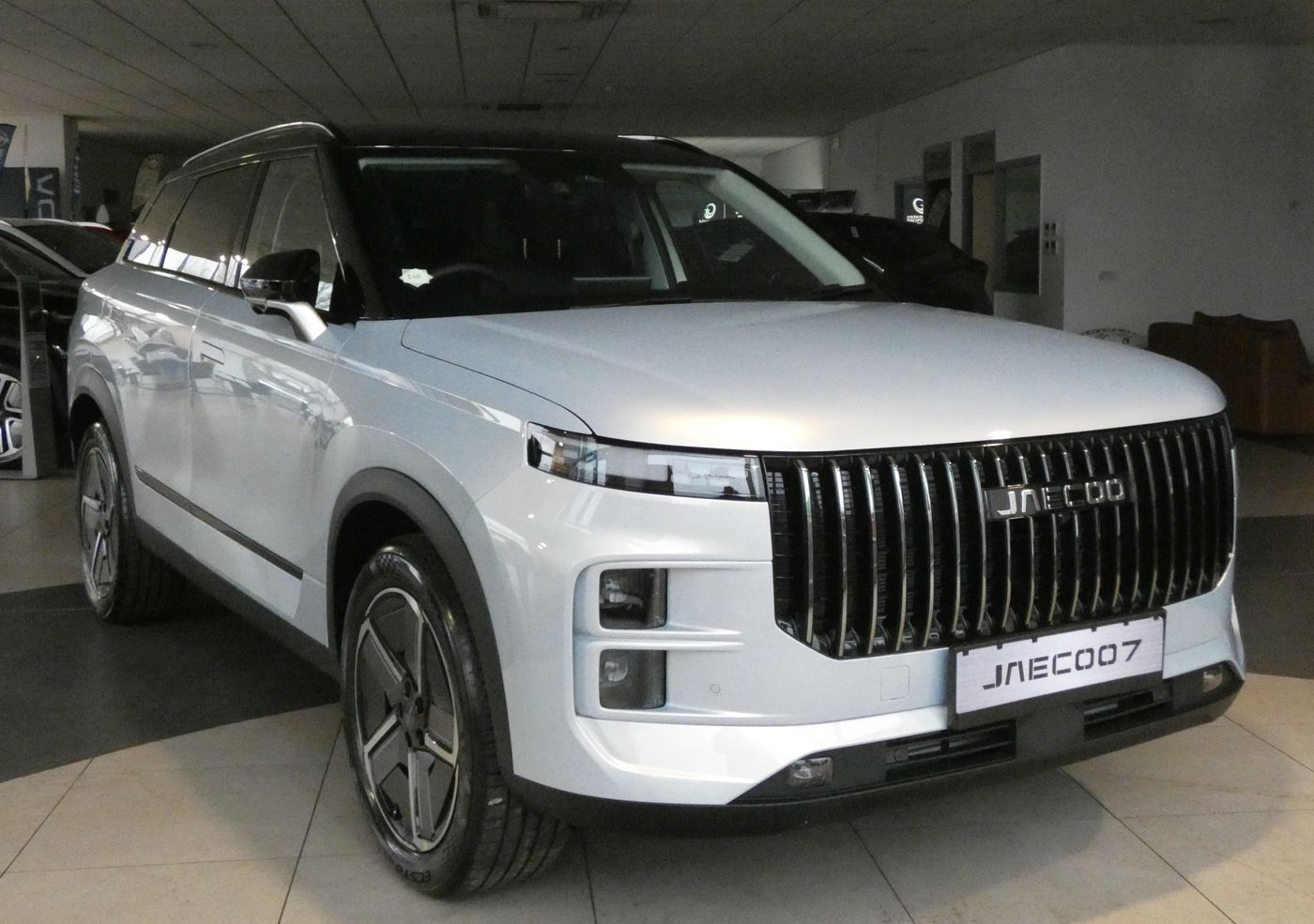 Jaecoo 7 SUV front three-quarter view