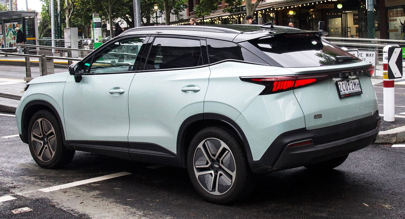 Chery Omoda E5 electric crossover rear three-quarter view
