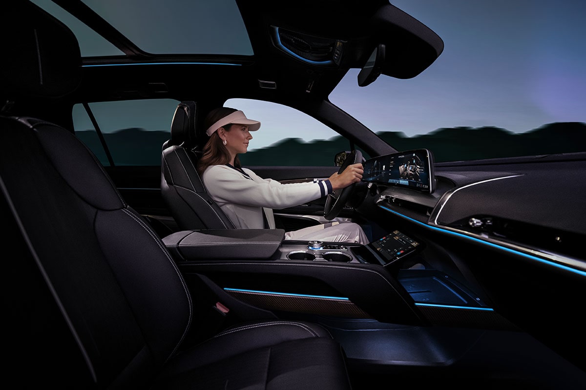 2026 Cadillac VISTIQ front cabin with 33-inch display