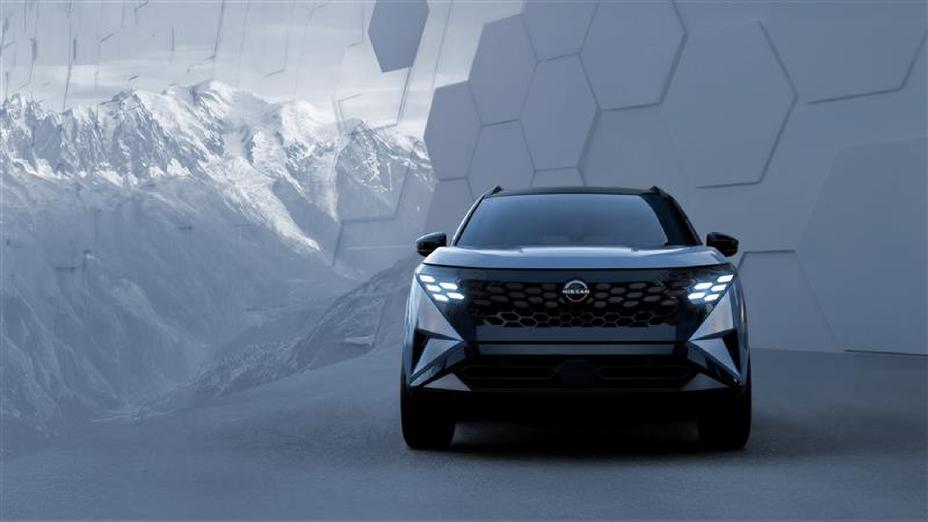 Silver Nissan X-Trail / Rogue Hybrid e-POWER head-on official image