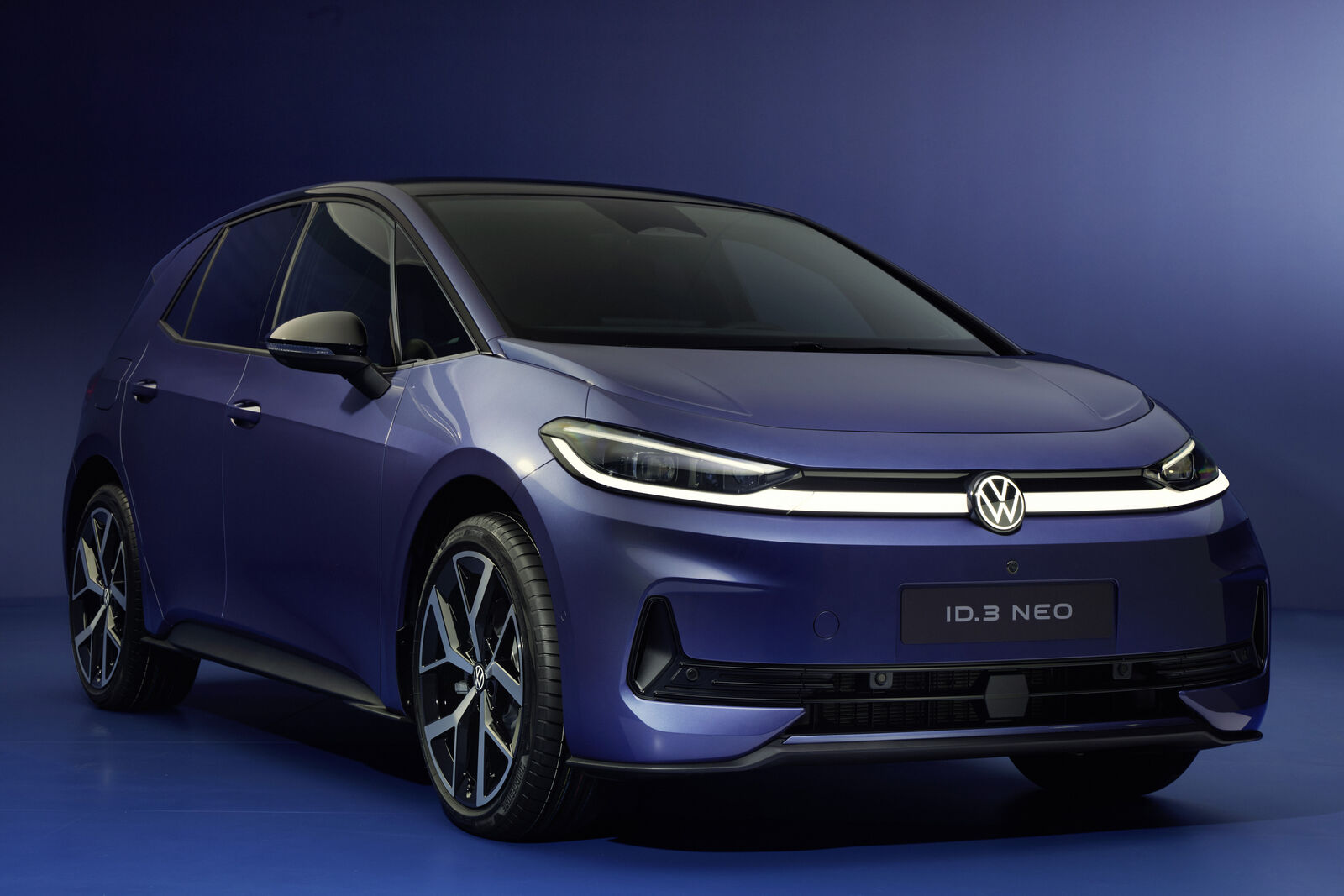 Volkswagen ID.3 Neo rear three-quarter press image