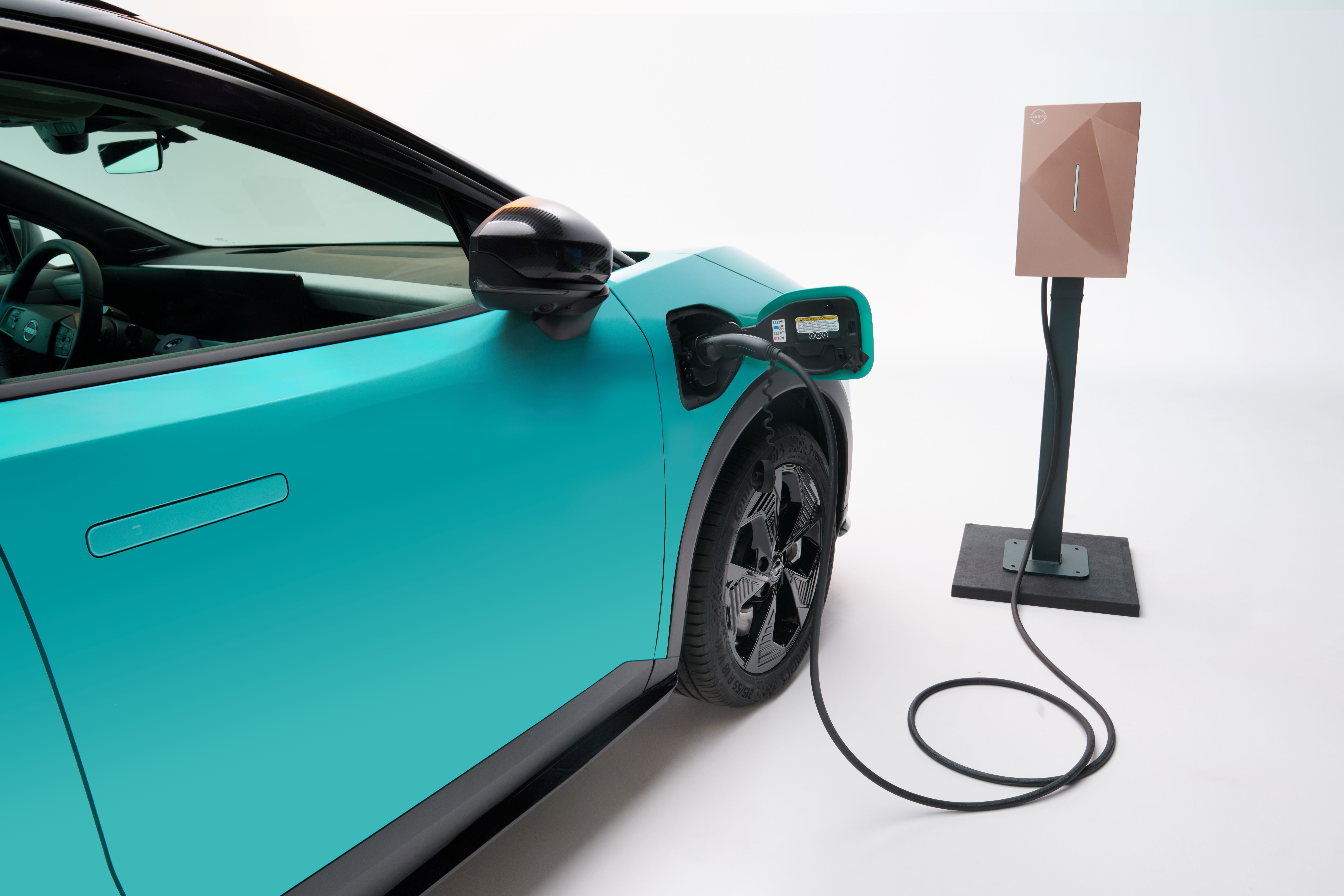 Nissan and Valeo Turn V2G Charging Into a Real UK Rollout (press image)